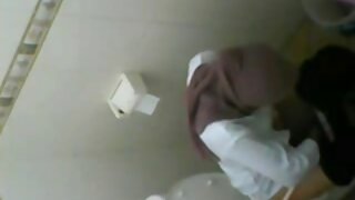 Seksi bijela djevojka duboko siše debelo dupe crnih kurac