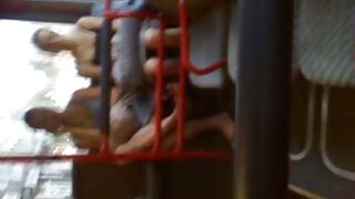 Lijepa i droljasta plavuša Ashley Anderson uživa u crnom štapu
