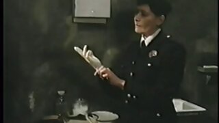 Očaravajuća Michaela Isizzu koja se zadirkujuće skida u videu HD kvaliteta